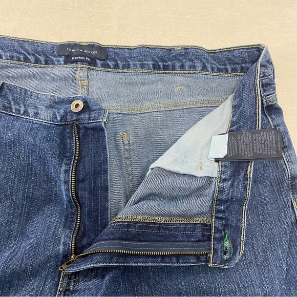 2010 Tommy Hilfiger Relaxed Baggy Freedom Fit Denim Jeans Mens Y2K 42x34 - Picture 3 of 13